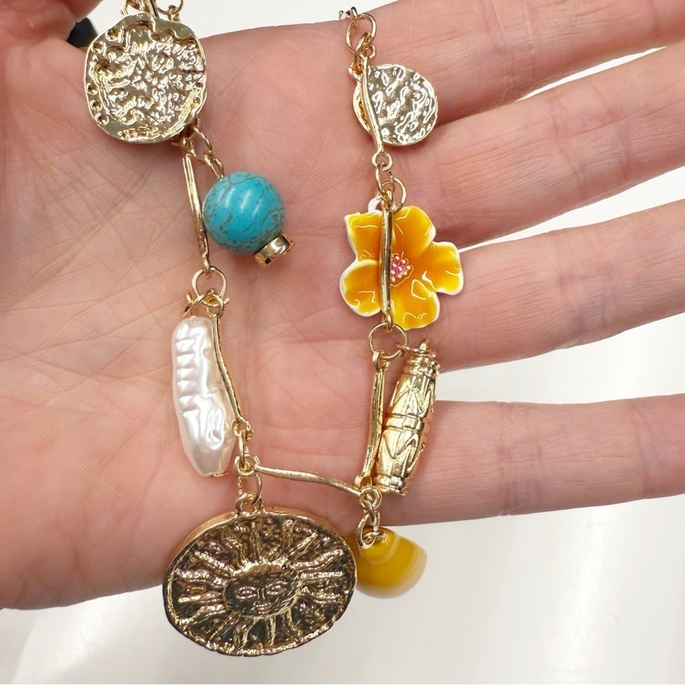 NWOT Boutique Boho Multi-Charm Gold Chain Necklace - Picture 3 of 4